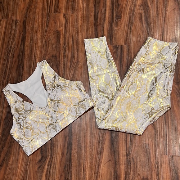 Fabletics Ultralux High Waisted Legging - Picture 16 of 16